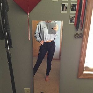 SOLD ❌ Like New Cropped Sweater